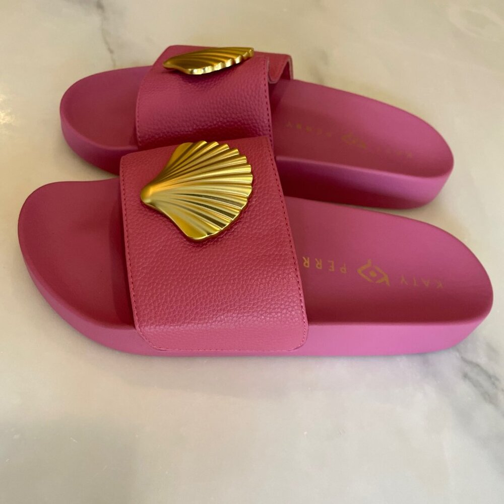 Katy Perry Shell Pool Slide in Pink, Size 6 - Picture 2 of 7